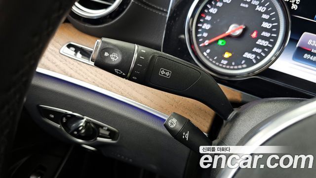 Mercedes-Benz E-Class 2019 — photo 29
