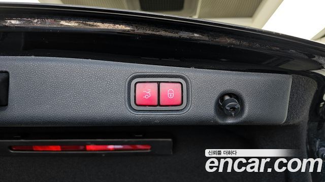 Mercedes-Benz E-Class 2019 — photo 33