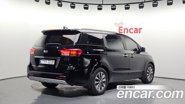 Kia Canival 2018 — photo 2