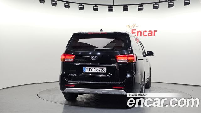 Kia Canival 2018 — photo 4