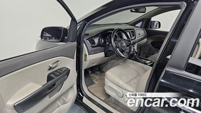 Kia Canival 2018 — photo 10
