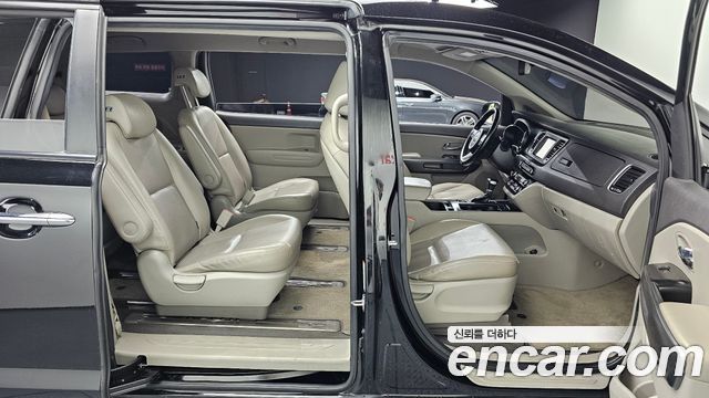 Kia Canival 2018 — photo 11