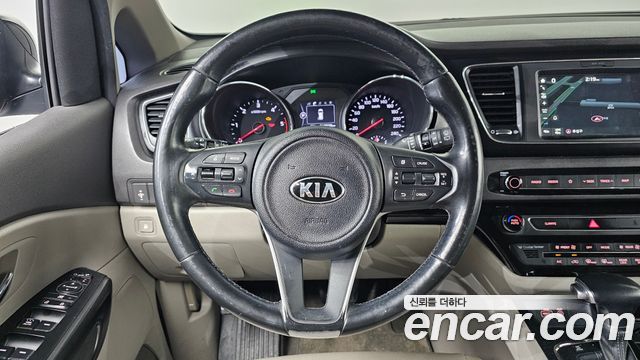 Kia Canival 2018 — photo 14