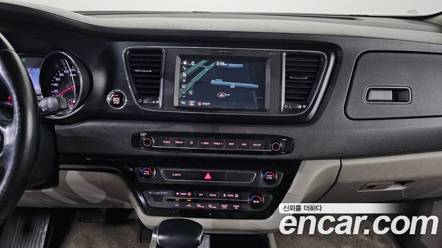 Kia Canival 2018 — photo 15