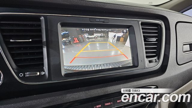 Kia Canival 2018 — photo 16