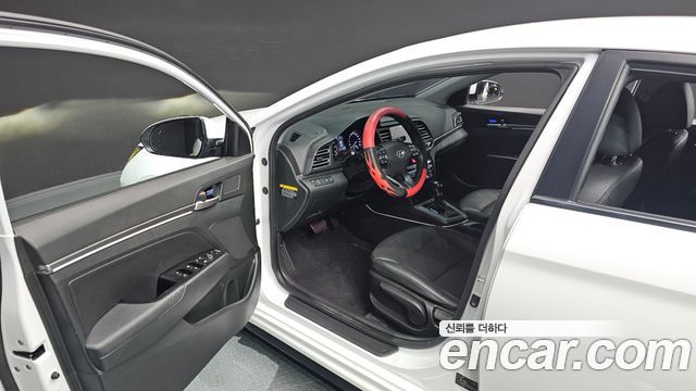 Hyundai AVANTE 2019 — photo 10