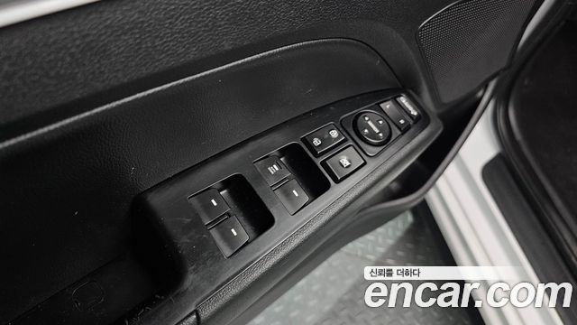 Hyundai AVANTE 2019 — photo 17