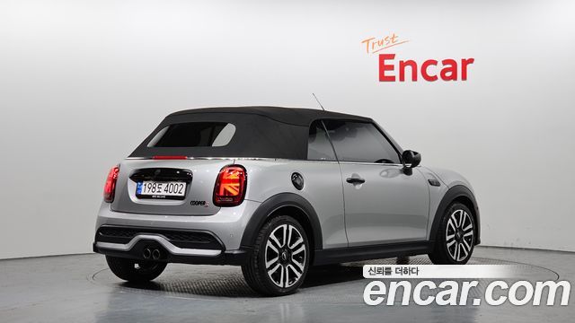 Mini Cooper Convertible 2024 — photo 2