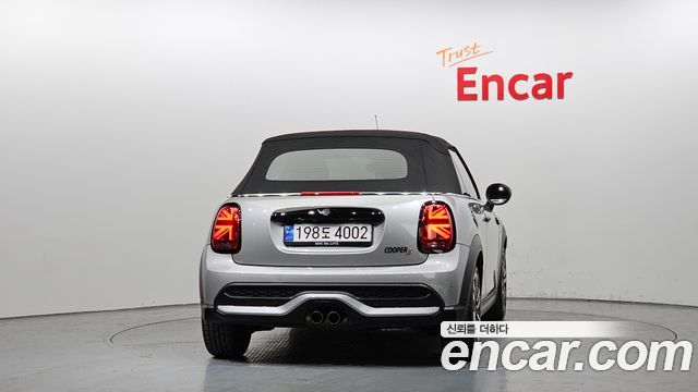 Mini Cooper Convertible 2024 — photo 4