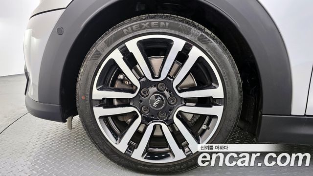 Mini Cooper Convertible 2024 — photo 5