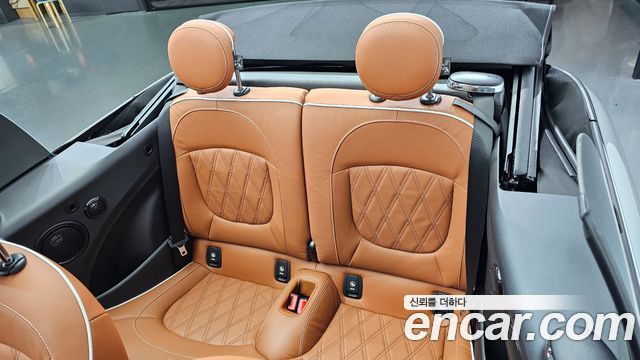 Mini Cooper Convertible 2024 — photo 11