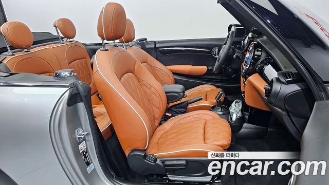 Mini Cooper Convertible 2024 — photo 12