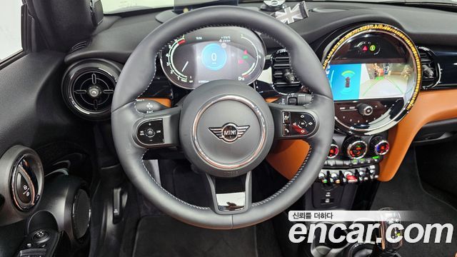Mini Cooper Convertible 2024 — photo 13