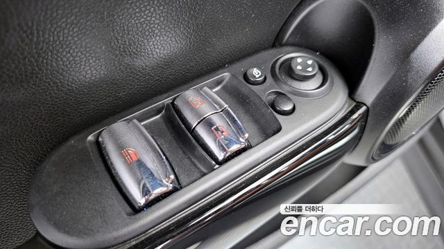 Mini Cooper Convertible 2024 — photo 14