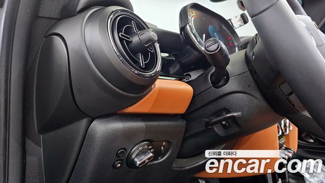 Mini Cooper Convertible 2024 — photo 15