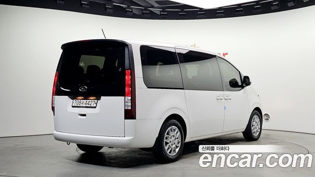 Hyundai Staria 2022 — photo 2