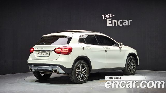 Mercedes-Benz GLA-Class 2018 — photo 2