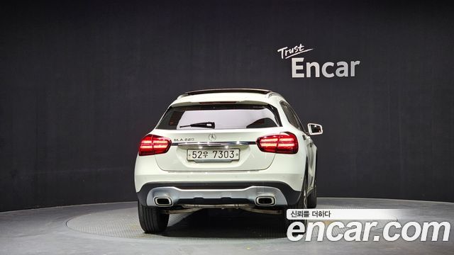 Mercedes-Benz GLA-Class 2018 — photo 4