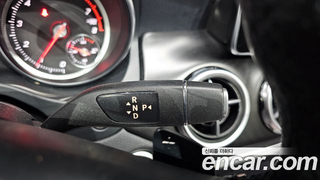 Mercedes-Benz GLA-Class 2018 — photo 9