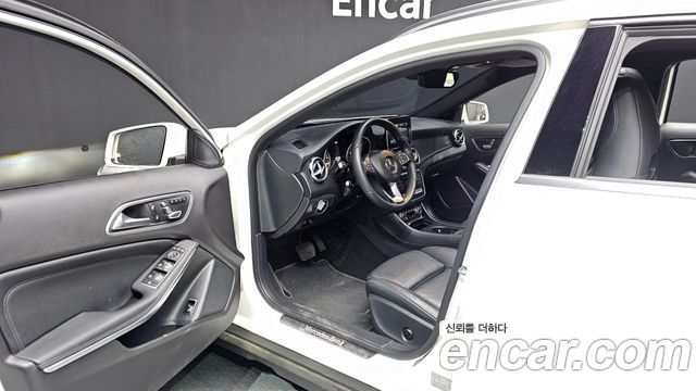 Mercedes-Benz GLA-Class 2018 — photo 10