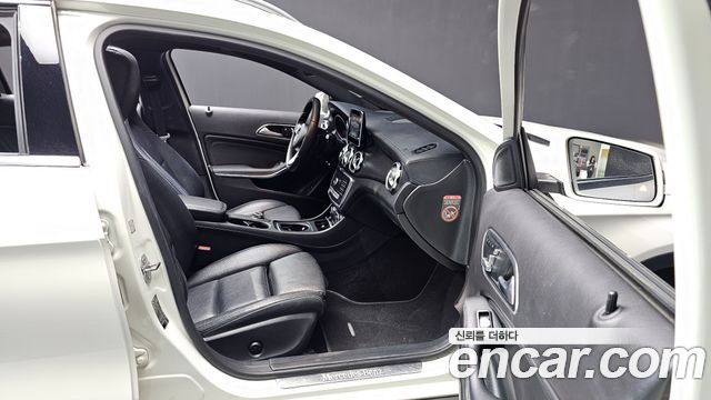 Mercedes-Benz GLA-Class 2018 — photo 11