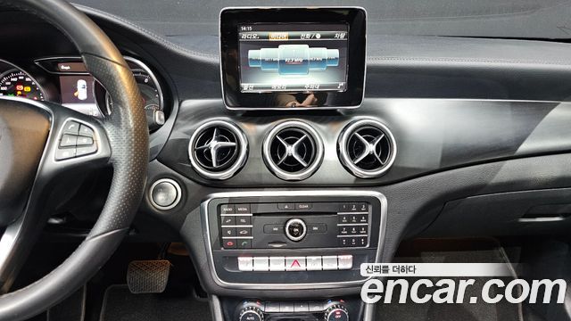 Mercedes-Benz GLA-Class 2018 — photo 12