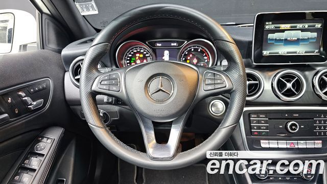 Mercedes-Benz GLA-Class 2018 — photo 13