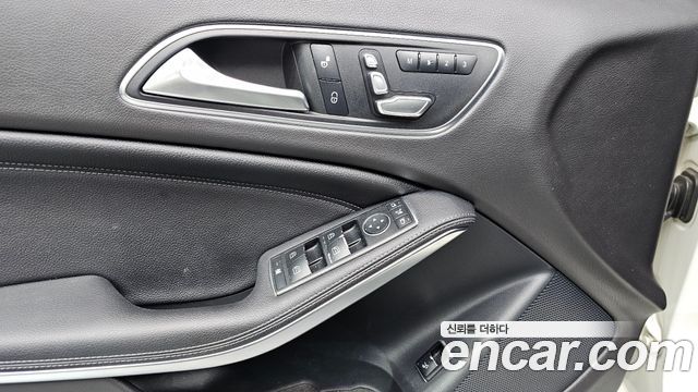 Mercedes-Benz GLA-Class 2018 — photo 18