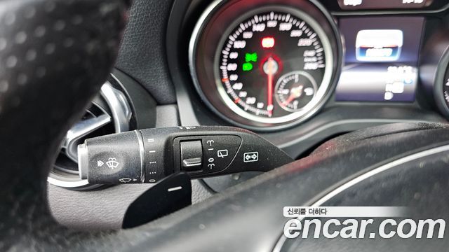 Mercedes-Benz GLA-Class 2018 — photo 19