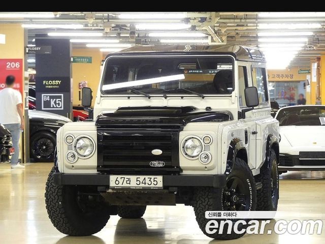 Land Rover Defender 2010 — photo 1