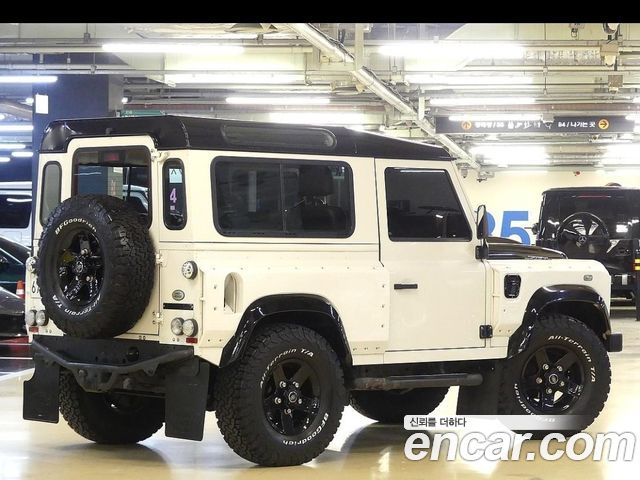 Land Rover Defender 2010 — photo 2