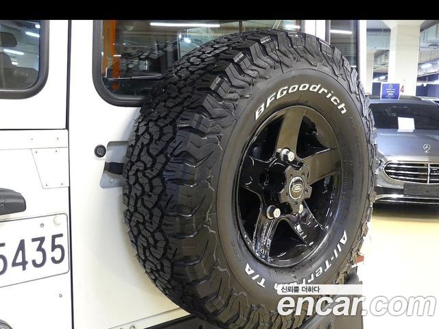 Land Rover Defender 2010 — photo 4