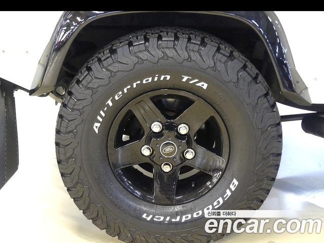 Land Rover Defender 2010 — photo 5