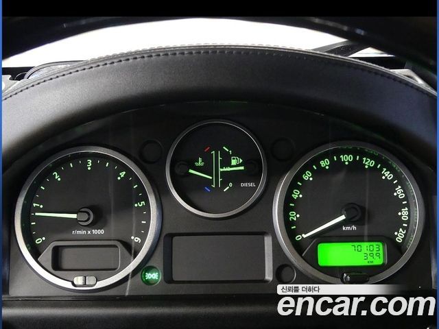 Land Rover Defender 2010 — photo 8