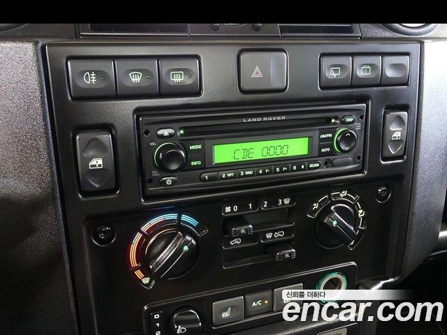 Land Rover Defender 2010 — photo 13