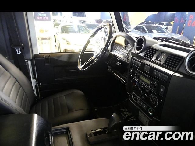 Land Rover Defender 2010 — photo 15