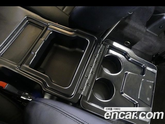 Land Rover Defender 2010 — photo 16