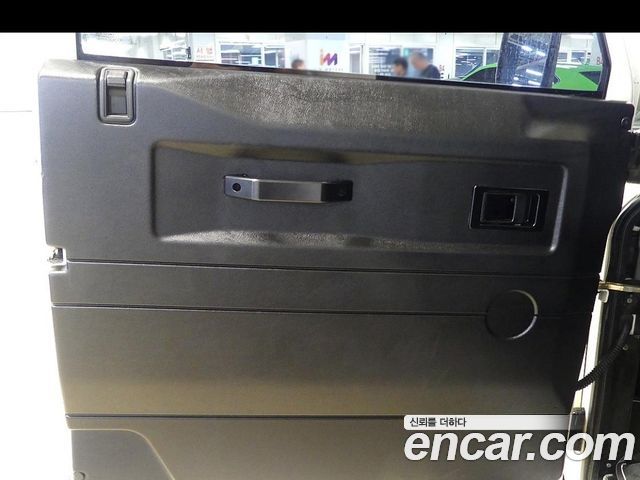 Land Rover Defender 2010 — photo 18