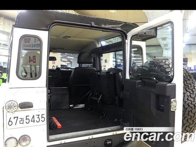 Land Rover Defender 2010 — photo 20