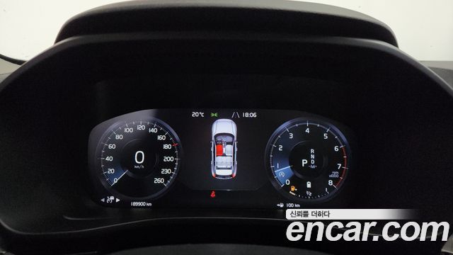 Volvo XC40 2021 — photo 11