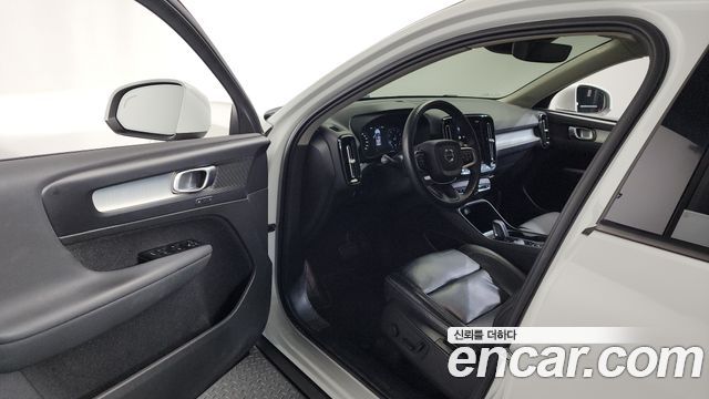 Volvo XC40 2021 — photo 13