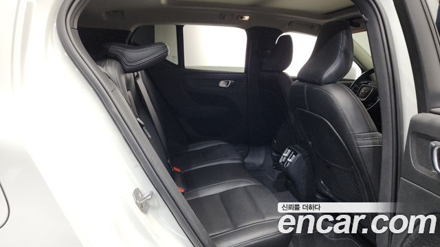 Volvo XC40 2021 — photo 17