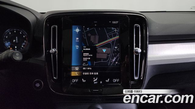 Volvo XC40 2021 — photo 18