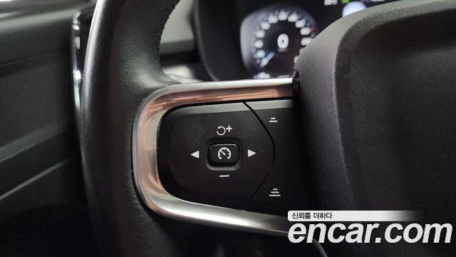 Volvo XC40 2021 — photo 22