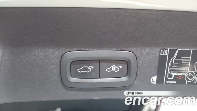 Volvo XC40 2021 — photo 23