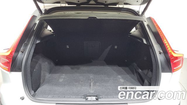 Volvo XC40 2021 — photo 24