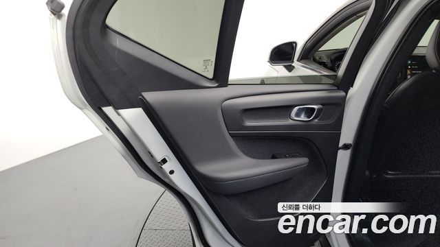 Volvo XC40 2021 — photo 15