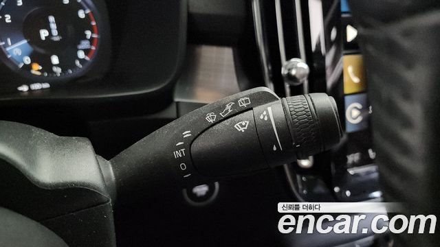 Volvo XC40 2021 — photo 29