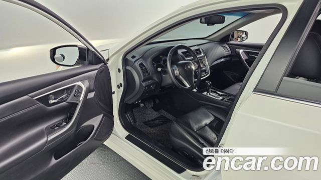 Nissan Altima 2017 — photo 13