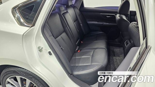 Nissan Altima 2017 — photo 17